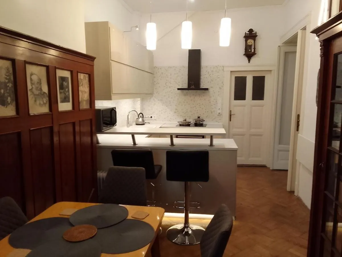 Parkside Large Modern Garden View Apartment Βουδαπέστη 0*,