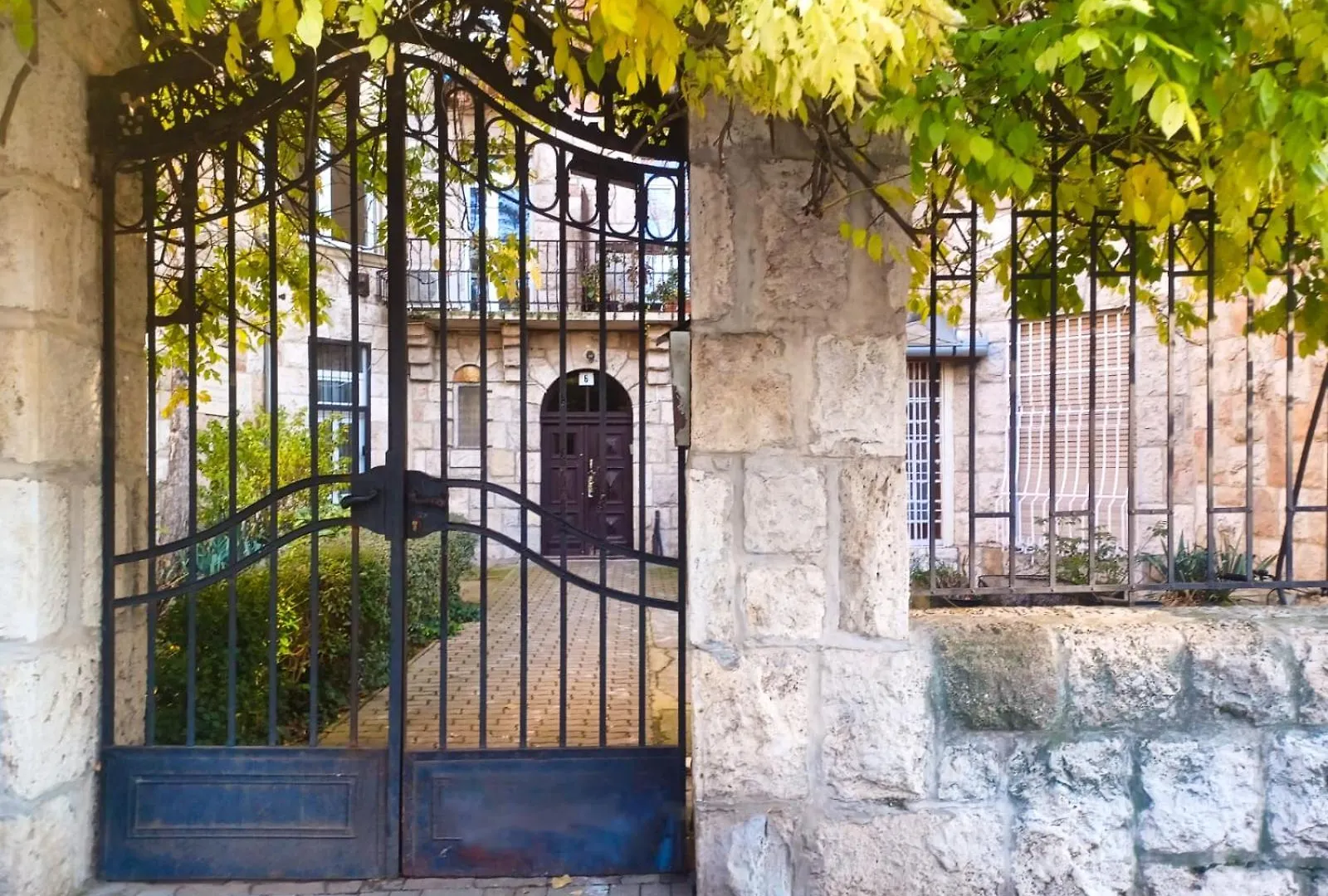 Parkside Large Modern Garden View Apartment Βουδαπέστη